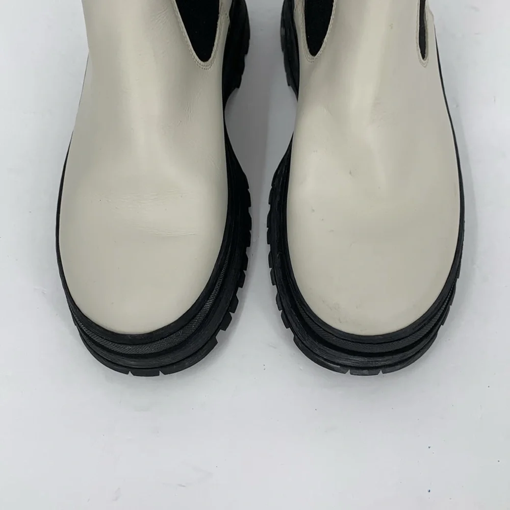 Ted Baker Lilianna Chunky Chelsea short boots cream shoe pull-on lug sole 9